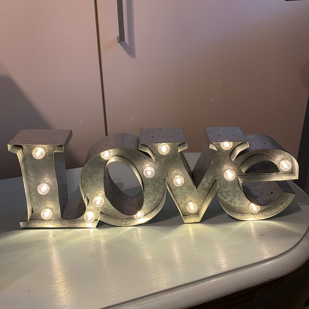 COPY - Light up LOVE sign